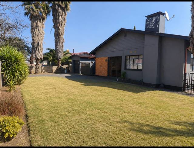 3 BEDROOM HOUSE FOR SALE IN VANDERBIJLPARK SW 1
